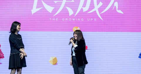 The Chinese blogger Ma Ling, right, speaking at an event in Shanghai in 2018.