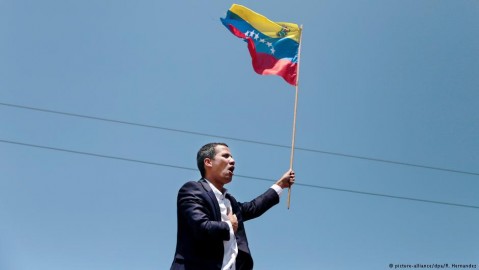 委內瑞拉位於美國的大使館與資產被瓜伊多政權的特使接收，美國國務院表示支持。但馬杜羅政權的外交部呼籲美國應應採取必要的措施，排除這種強行佔領的情況。