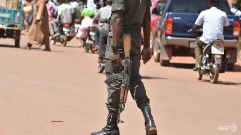 2018年10月29日，一名警察在布基納法索東部瓦希古亞中心巡邏