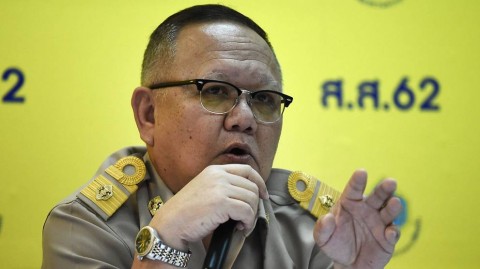 Election Commission deputy secretary-general Nat Laosrisahasakul speaks during a press conference in Bangkok on Mar 25, 2019 after Thailand's general election.