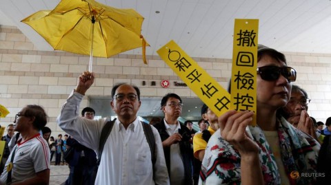 2018年11月19日在香港法院外佔領中央民主運動的支持者。