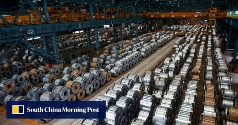 中國鋼鐵公司工廠位於台灣南部的高雄，堆放著鋼捲。
