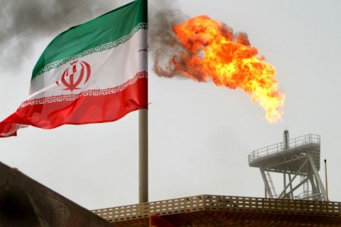U.S. to announce end to sanctions waivers for Iran oil imports – source