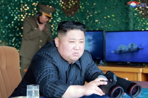 朝中社：北韓領導人金正恩監督各式新型導彈的試射演習。