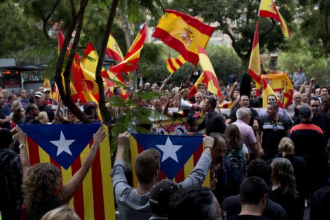 西班牙打壓獨立公投　下令員警阻止民眾投票