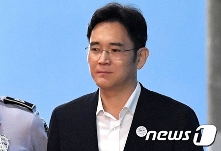 三星電子副會長李在鎔被控賄賂朴槿惠，一審遭重判5年，28日首次審理上訴審判
