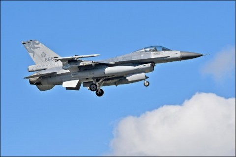 中媒披露 轟6曾遭台F-16攔截 