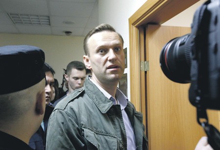 俄羅斯當局禁止反對黨領袖Navalny在普京生日前後進入聖彼得堡，企圖把抗議活動隔離在群眾之外