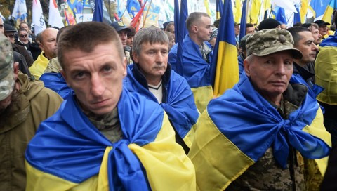 烏克蘭機府國會大廈附近的抗議群眾，與警方爆發衝突。抗議人士要求修改選舉法，設立反貪法庭，取消涉貪議員豁免權。