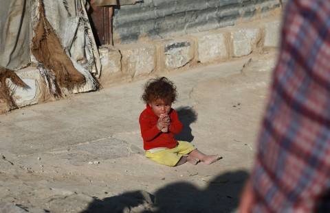 敘利亞封鎖區的居民陷入飢餓 喝熱水就是晚餐
