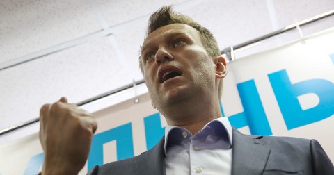 Алексей Навальный решил подать в суд на президента России Владимира Путина и его администрацию, сообщил оппозиционер в своем блоге. По мнению Навального, прекращение согласований его митингов по всей стране - личный приказ Путина.