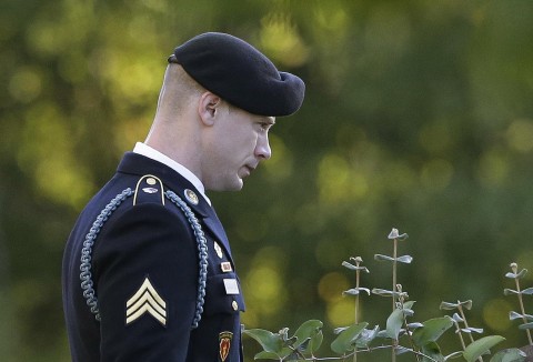 Donald Trump calls Bergdahl's no-jail sentence 'complete and total disgrace'