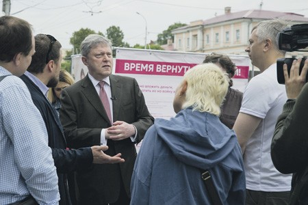 В четверг основатель «Яблока» Григорий Явлинский в Томске намерен презентовать третью часть своей предвыборной программы. Она посвящена перераспределению бюджета в пользу регионов.
