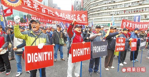 八百壯士 砸杯攆馮世寬-反年金改革 