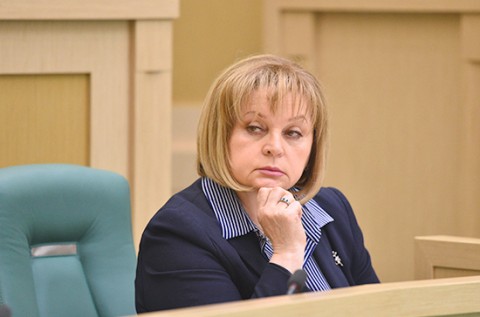 Памфилова рассказала об иностранном вмешательстве в выборы в России. По словам руководителя комиссии, влияние по форме разнообразно. «Берётся какая-то ситуация, интерпретируется не так, как оно на самом деле было. Потом это начинает тиражироваться, как на снежный ком накручиваться, создаётся мощный информационный мусор, который направлен на то, чтобы показать, что выборы нечестные, всё плохо»