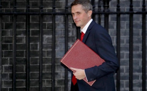 英國防衛大臣刪除了陸軍「最好的」預算。