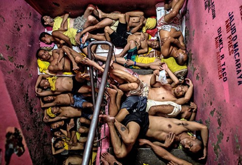 一年之內：菲律賓在毒品戰中，監獄所容納的犯人已達595％
