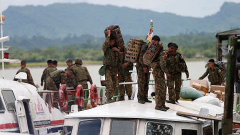 Myanmar soldiers arrive at Buthidaung jetty after Arakan Rohingya Salvation Army (ARSA) attacks at Buthidaung, Myanmar, Aug. 29, 2017. Photo: Reuters