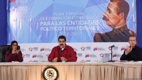 Venezuela's President Nicolas Maduro (C) speaks during a meeting with pro-government governors and mayors at Miraflores Palace in Caracas, Dec. 19, 2017. Photo: Miraflores Palace Handout (Reuters)