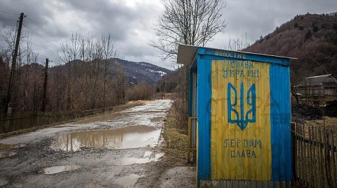 95% украинских дорог находятся в ненадлежащем состоянии из-за дефицита государственного финансирования. Такую точку зрения в комментарии корреспонденту ГолосUA высказал Заместитель министра инфраструктуры Украины в 2014-2015 гг, эксперт в сфере транспорта и инфраструктуры Александр Кава. Все зависит напрямую от государственного финансирования.