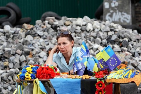 威尼斯委員會成員Marina Stavniychuk：全世界已看透，烏克蘭的寡頭不想健全國家經濟與民主體制。西方國家認為不能放任寡頭繼續翻雲覆雨，打算制訂策略，抽走寡頭的資產。