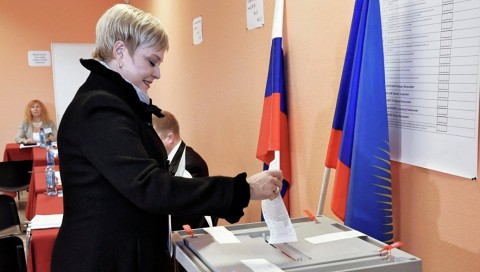 俄羅斯公民倡議委員會指出：俄羅斯選舉制度中，於政黨提名總統，以及黨內初選，反對人士參選等規定，存在著各種不合理的現象。