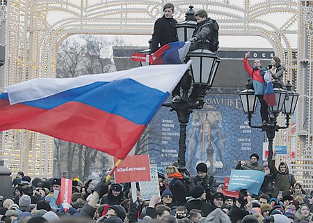 俄羅斯各大城市，包括莫斯科與聖彼得堡等，同步舉行抗議參選不公的遊行。反對黨領袖，同時也是反貪基金會主席Alexei Navalny抵達莫斯科市中心抗議場地後，隨即被帶上警車。