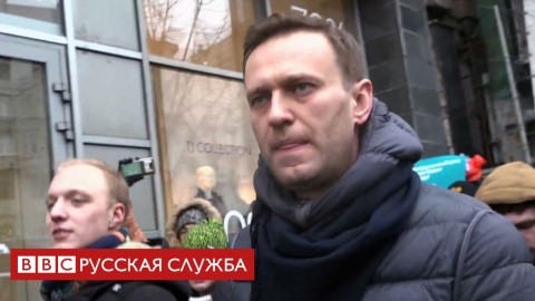 俄羅斯反對黨領袖Alexey Navalny與助手在莫斯科遭逮捕，遭當局求處30天的拘留。意即，執政當局要把他們關到選統大選以後。