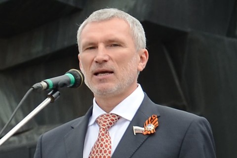 俄羅斯國會議員Alexei Zhuravlev訪問烏克蘭東部戰亂區時，遭到烏克蘭軍方以迫擊砲攻擊。由於該地區位於明斯克和平協議的休戰區，俄羅斯認定烏克蘭已片面撕毀和平協議。