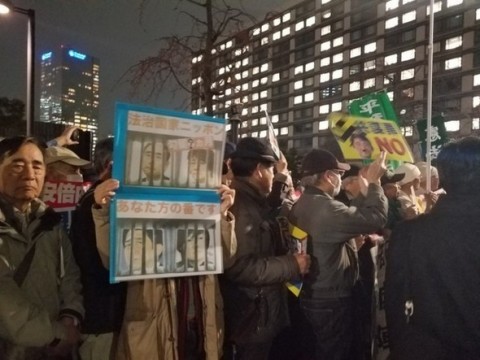 怒った日本の市民たち、雨の中の叫び「安倍も監獄へ」（ハンギョレ新聞） - Yahoo!ニュース