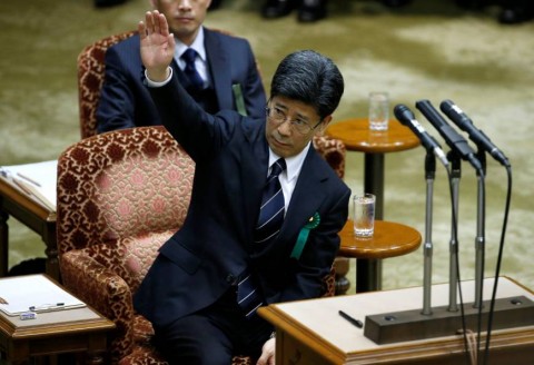 Former National Tax Agency chief Nobuhisa Sagawa, a key figure in a cronyism scandal that has sparked a political crisis for Prime Minister Shinzo Abe, raises his hand as he testifies at the Upper House of the Diet in Tokyo on Tuesday. Photo:  Reuters