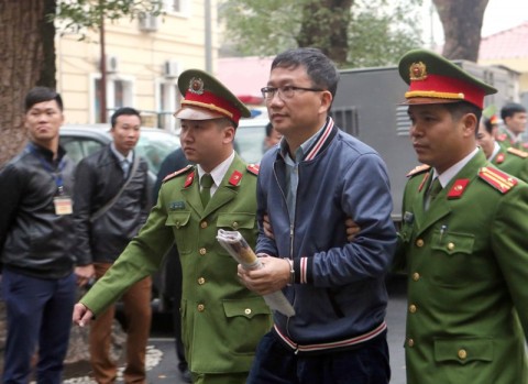 PVC's former chairman Trinh Xuan Thanh (C) is escorted by police to the court in Hanoi, Vietnam January 8, 2018. Photo: Doan Tan / VNA via Reuters