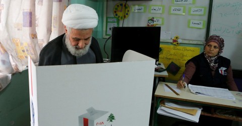 Lebanon's Hezbollah deputy leader Sheikh Naim Qassem votes at a polling station during the parliamentary election in Beirut, Lebanon. Photo: Mohamed Azakir / Reuters