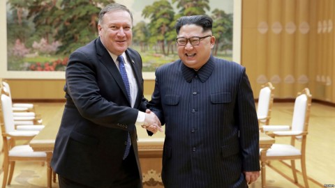 North Korean leader Kim Jong Un shakes hands with U.S. Secretary of State Mike Pompeo, May 9, 2018. Photo: Reuters