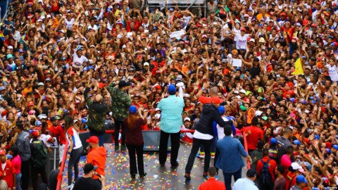 Venezuela's President Nicolas Maduro greets supporters next to his wife Cilia Flores during a campaign rally in San Felipe, Venezuela, May 9, 2018. Photo: Reuters
