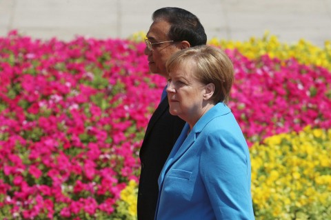 Chinese Premier Li Keqiang, left, and German Chancellor Angela Merkel attend a welcoming ceremony at the Great Hall of the People in Beijing Thursday, May 24, 2018. Photo: Wu Hong/Pool Photo via AP 