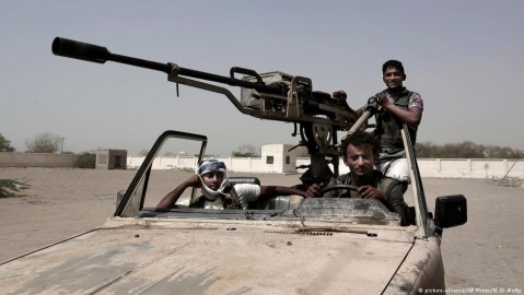 Pro-government fighters patrol near Hodeida. Photo: N. El-Mofty / AFP