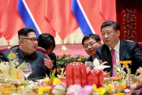 North Korean leader Kim Jong-un, left, talks with Chinese President Xi Jinping at a May 7 reception in Dalian. Photo: Korea News Service/AP