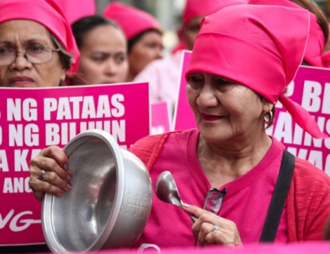 Women’s groups protest hunger, poverty