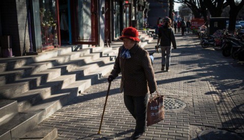 中國老人上網建議政府「鼓勵市民主動申請放棄領取養老金，不放棄者應依法受懲」