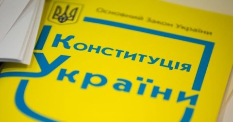 Порошенко: процесс изменения Конституции должен начаться в сентябре. президент выразил надежду, что изменения, которые получит Конституция Украины, и поддержка населением процессов в направлении вступления Украины в НАТО обретут необратимый характер.