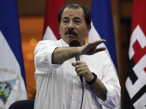 尼加拉瓜民眾上街抗議總統操控造成大部分殺戮事件的準軍事組織，陳抗群眾已超過300死人亡，但總統Daniel Ortega拒絕提前選舉