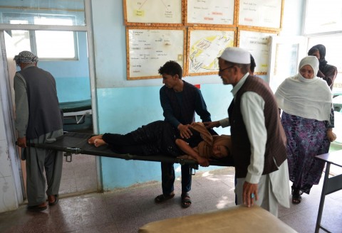 タリバンのアフガン都市襲撃、死者310人超 住民も犠牲に
