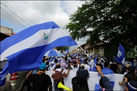 In Nicaragua haben tausende Demonstranten erneut den Rücktritt von Präsident Daniel Ortega gefordert. 