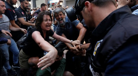 Auseinandersetzungen in Istanbul zwischen Polizei und Samstagsmüttern.