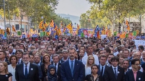 「我不害怕」　西班牙50萬人團結遊行抗恐攻