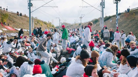 Tausende Kohlegegner in Hambach --Aktivisten besetzen Bagger