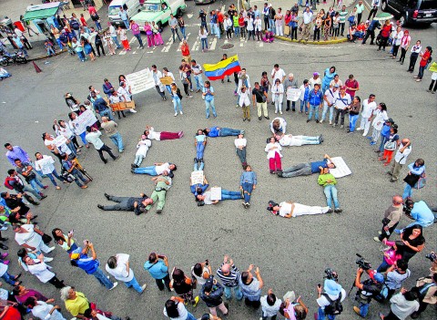 Los trabajadores de la salud afirman que no cuentan con las condiciones necesarias para laborar.