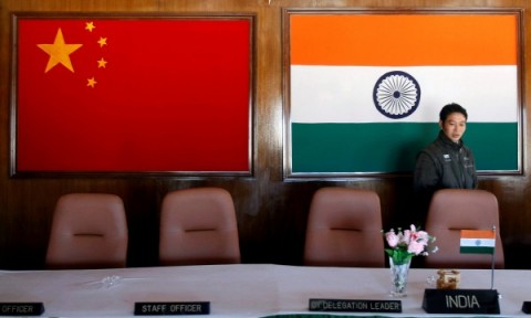 印度二十八日宣布，與中國協商後同意結束雙方在印、中、不丹三國交界處的狹長高原「洞朗」（印方稱「都克蘭」）長達兩個多月的對峙