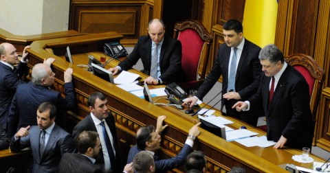 Опрос: Работу Порошенко одобряют лишь два процента украинцев